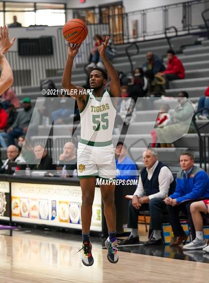 Thumbnail 2 in Indianapolis Crispus Attucks vs. Linton-Stockton (Sneakers for Santa Shootout) photogallery.
