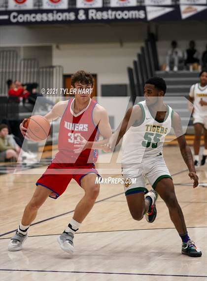 Thumbnail 3 in Indianapolis Crispus Attucks vs. Linton-Stockton (Sneakers for Santa Shootout) photogallery.