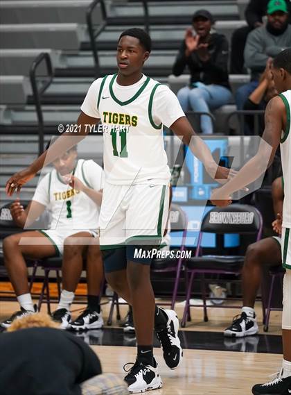Thumbnail 3 in Indianapolis Crispus Attucks vs. Linton-Stockton (Sneakers for Santa Shootout) photogallery.