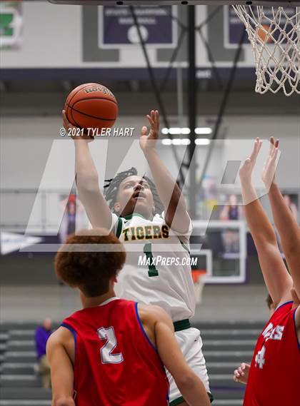 Thumbnail 2 in Indianapolis Crispus Attucks vs. Linton-Stockton (Sneakers for Santa Shootout) photogallery.