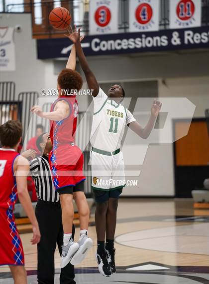 Thumbnail 3 in Indianapolis Crispus Attucks vs. Linton-Stockton (Sneakers for Santa Shootout) photogallery.