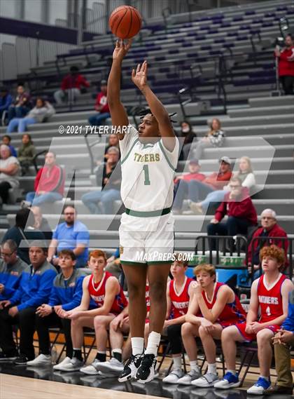 Thumbnail 3 in Indianapolis Crispus Attucks vs. Linton-Stockton (Sneakers for Santa Shootout) photogallery.