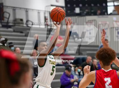 Thumbnail 3 in Indianapolis Crispus Attucks vs. Linton-Stockton (Sneakers for Santa Shootout) photogallery.