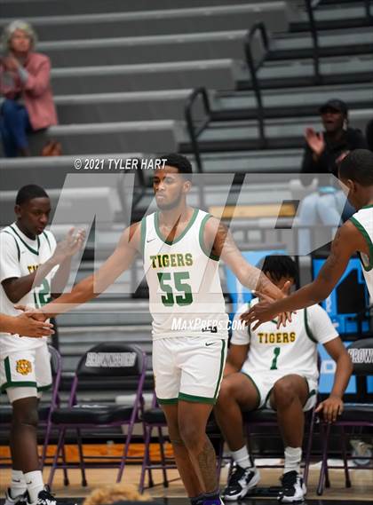 Thumbnail 2 in Indianapolis Crispus Attucks vs. Linton-Stockton (Sneakers for Santa Shootout) photogallery.