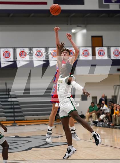 Thumbnail 2 in Indianapolis Crispus Attucks vs. Linton-Stockton (Sneakers for Santa Shootout) photogallery.
