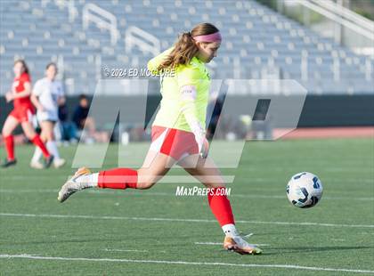 Thumbnail 1 in South vs Redondo (South JV Holiday Tournament) photogallery.