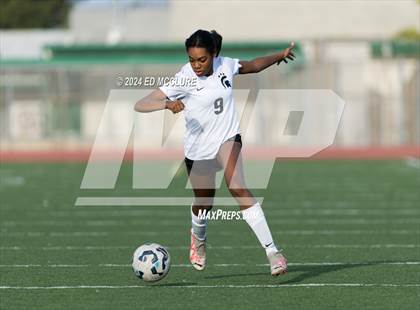 Thumbnail 2 in South vs Redondo (South JV Holiday Tournament) photogallery.