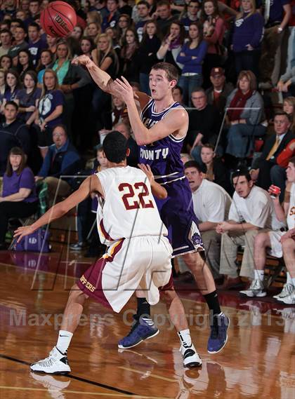 Thumbnail 3 in Sevier County vs. Science Hill (R1AAA Region Final) photogallery.