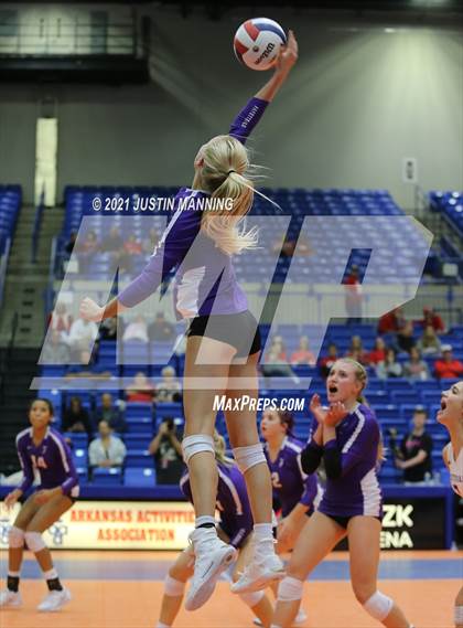 Thumbnail 1 in Fayetteville vs. Har-Ber (AAA 6A Final) photogallery.