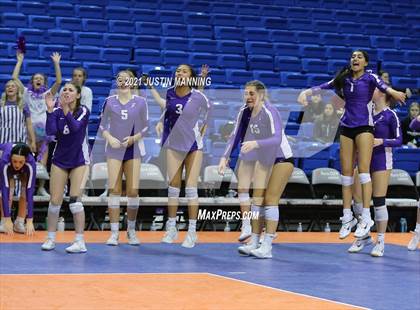 Thumbnail 1 in Fayetteville vs. Har-Ber (AAA 6A Final) photogallery.