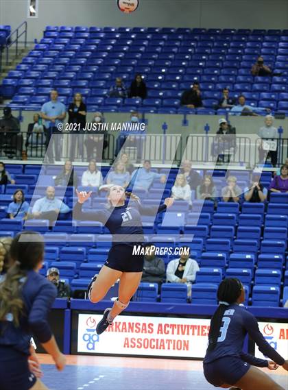 Thumbnail 1 in Fayetteville vs. Har-Ber (AAA 6A Final) photogallery.