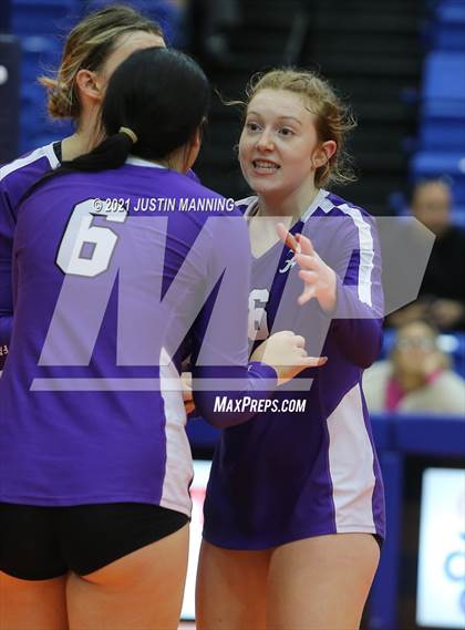 Thumbnail 1 in Fayetteville vs. Har-Ber (AAA 6A Final) photogallery.
