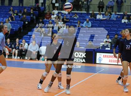 Thumbnail 1 in Fayetteville vs. Har-Ber (AAA 6A Final) photogallery.