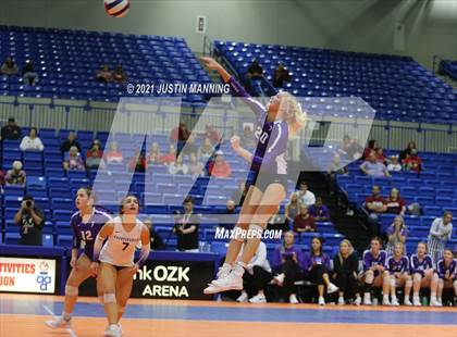 Thumbnail 1 in Fayetteville vs. Har-Ber (AAA 6A Final) photogallery.