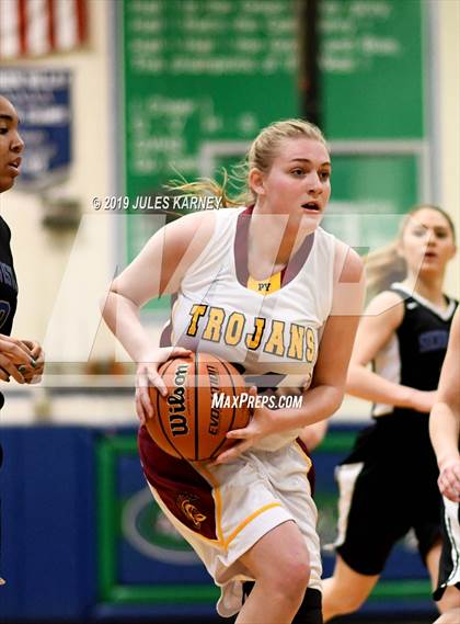 Thumbnail 2 in Pahrump Valley vs Sierra Vista (Gator Winter Classic) photogallery.