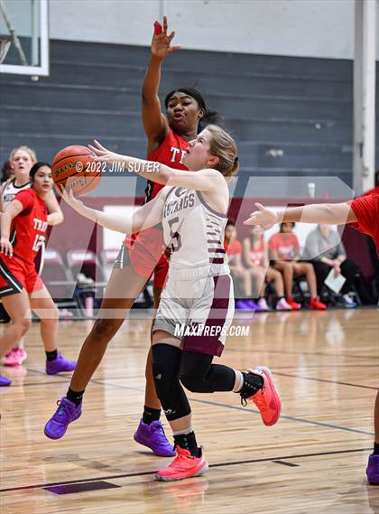Thumbnail 1 in Lutheran vs Travis (Cameron Chamber Christmas Classic) photogallery.