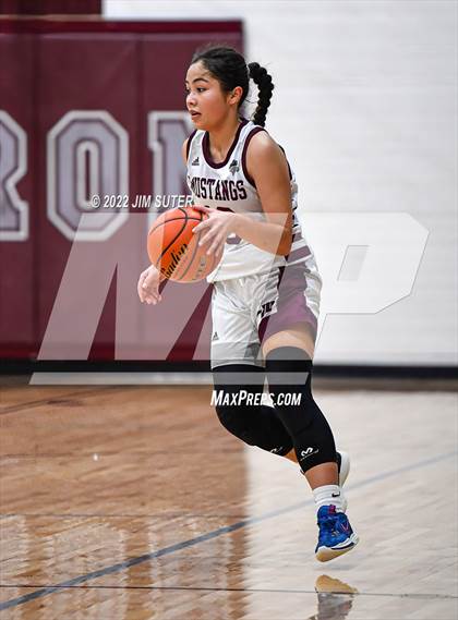 Thumbnail 3 in Lutheran vs Travis (Cameron Chamber Christmas Classic) photogallery.