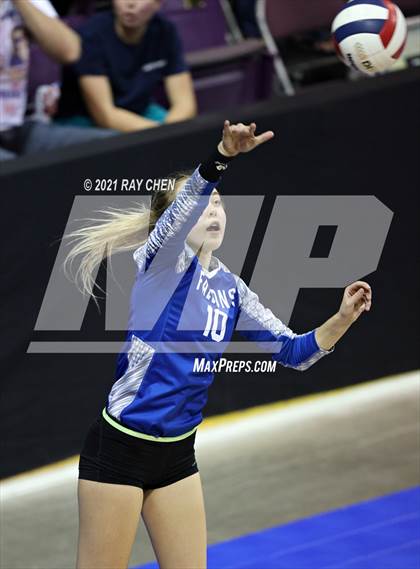 Thumbnail 3 in Fleming vs. Briggsdale (CHSAA 1A Final Four) photogallery.