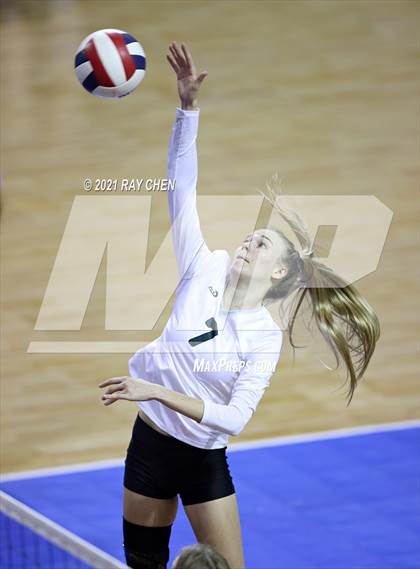 Thumbnail 1 in Fleming vs. Briggsdale (CHSAA 1A Final Four) photogallery.