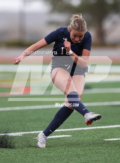 Thumbnail 2 in Arapahoe @ Cherokee Trail photogallery.