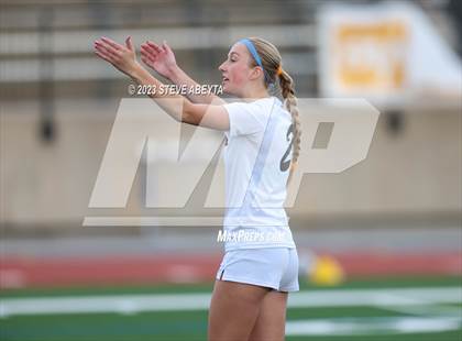 Thumbnail 2 in Arapahoe @ Cherokee Trail photogallery.