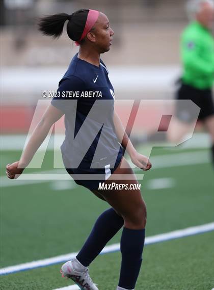 Thumbnail 1 in Arapahoe @ Cherokee Trail photogallery.