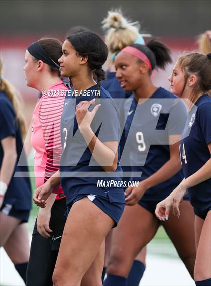 Thumbnail 1 in Arapahoe @ Cherokee Trail photogallery.