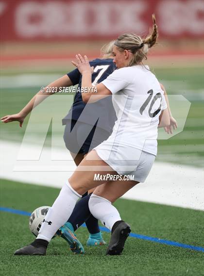 Thumbnail 1 in Arapahoe @ Cherokee Trail photogallery.