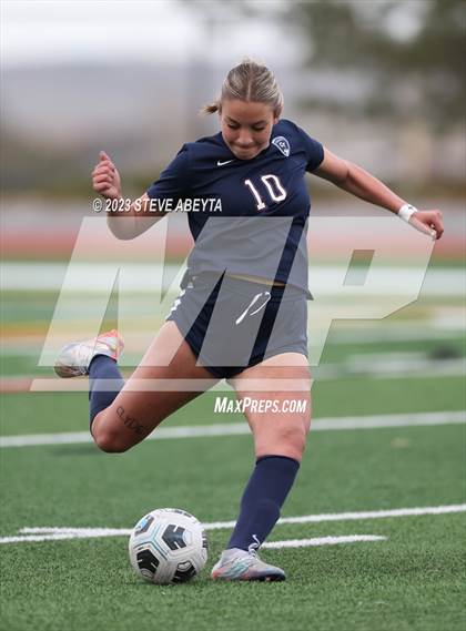 Thumbnail 1 in Arapahoe @ Cherokee Trail photogallery.