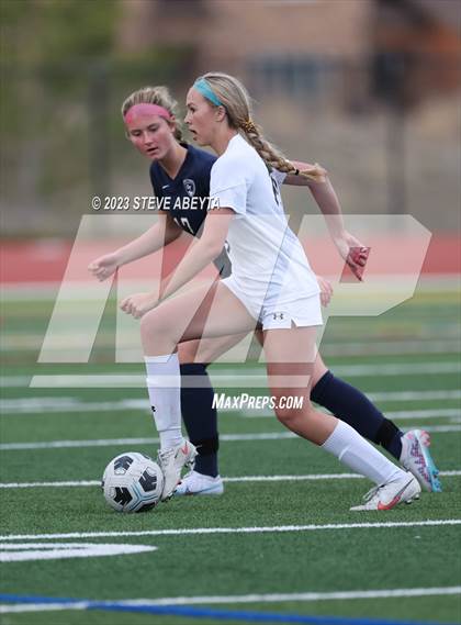 Thumbnail 2 in Arapahoe @ Cherokee Trail photogallery.