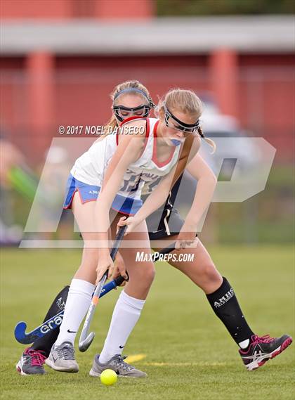 Thumbnail 2 in St. Ignatius vs. Archbishop Mitty photogallery.