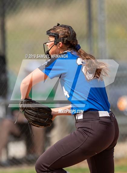 Thumbnail 2 in Skutt Catholic vs. Bennington photogallery.