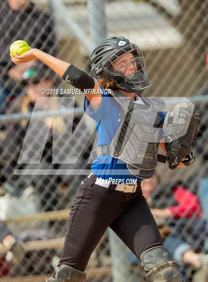Thumbnail 2 in Skutt Catholic vs. Bennington photogallery.
