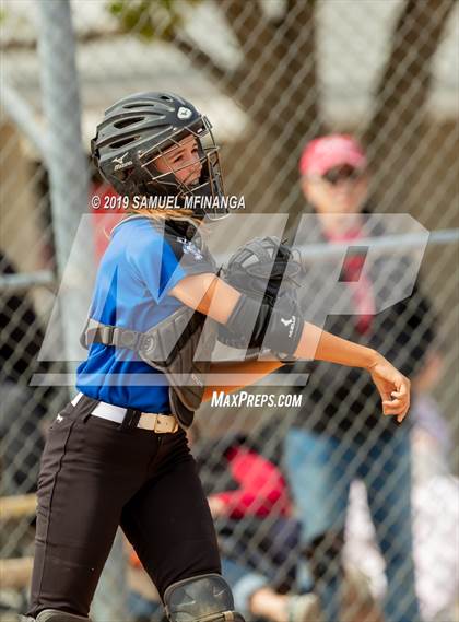 Thumbnail 3 in Skutt Catholic vs. Bennington photogallery.