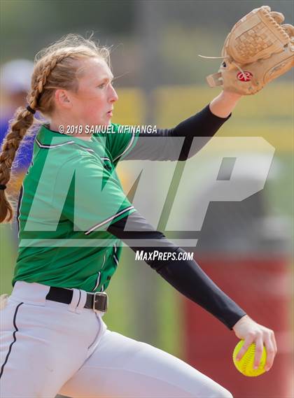 Thumbnail 3 in Skutt Catholic vs. Bennington photogallery.