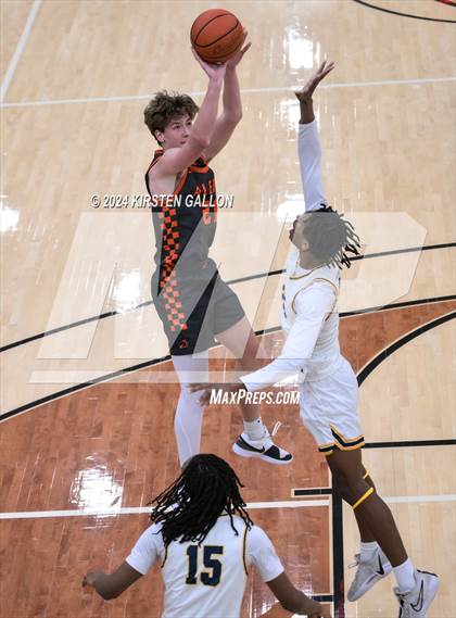 Thumbnail 1 in Aledo vs. Arlington Heights (UIL Basketball 5A Bi-District) photogallery.