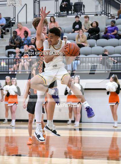 Thumbnail 1 in Aledo vs. Arlington Heights (UIL Basketball 5A Bi-District) photogallery.