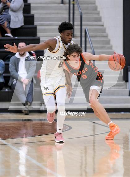 Thumbnail 1 in Aledo vs. Arlington Heights (UIL Basketball 5A Bi-District) photogallery.