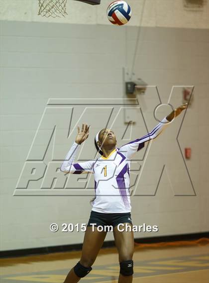 Thumbnail 3 in Farmersville vs. Sherman JV (Farmersville Tournament) photogallery.