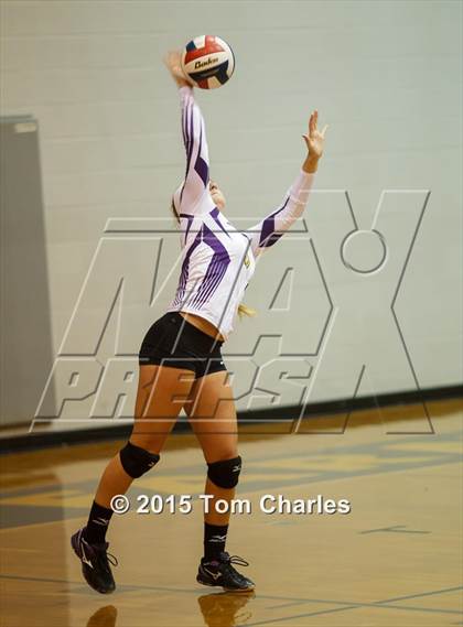 Thumbnail 2 in Farmersville vs. Sherman JV (Farmersville Tournament) photogallery.