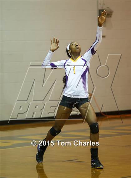 Thumbnail 2 in Farmersville vs. Sherman JV (Farmersville Tournament) photogallery.