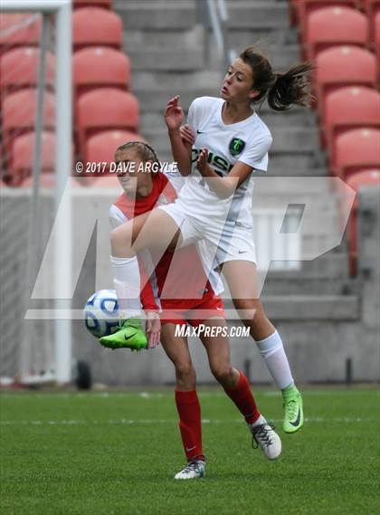 Thumbnail 1 in Syracuse vs. American Fork (UHSAA 6A Final) photogallery.