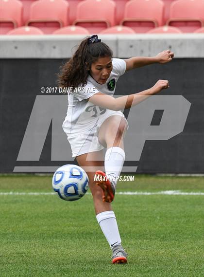 Thumbnail 3 in Syracuse vs. American Fork (UHSAA 6A Final) photogallery.