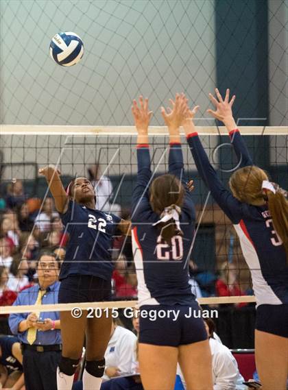 Thumbnail 3 in Teurlings Catholic vs. Ursuline Academy (LHSAA Division III Semifinal) photogallery.