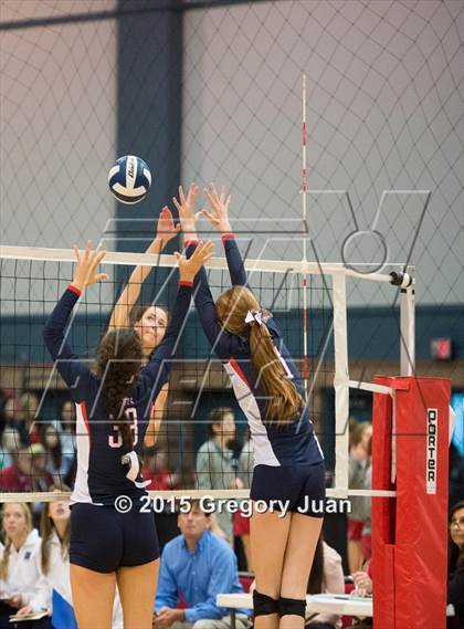 Thumbnail 3 in Teurlings Catholic vs. Ursuline Academy (LHSAA Division III Semifinal) photogallery.