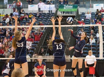 Thumbnail 1 in Teurlings Catholic vs. Ursuline Academy (LHSAA Division III Semifinal) photogallery.
