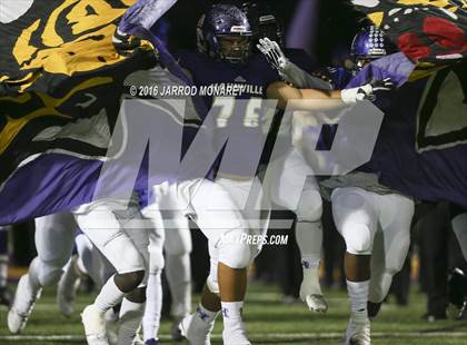 Thumbnail 1 in Covington @ Hahnville (LHSAA 5A 1st Round) photogallery.