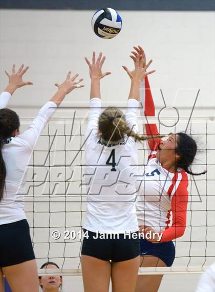 Thumbnail 2 in Redondo Union vs. Archbishop Mitty (Durango Fall Classic) photogallery.