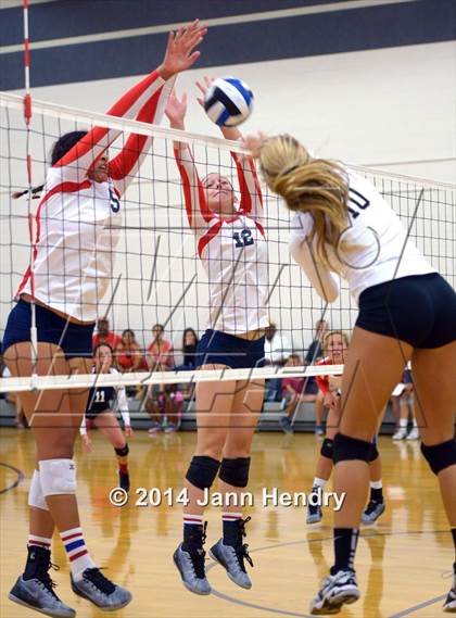 Thumbnail 2 in Redondo Union vs. Archbishop Mitty (Durango Fall Classic) photogallery.