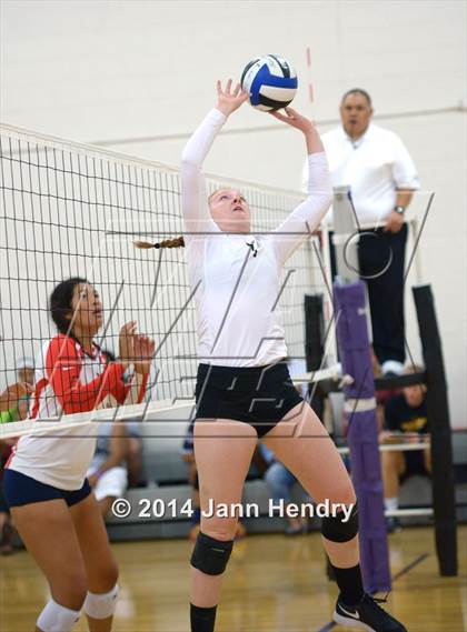 Thumbnail 2 in Redondo Union vs. Archbishop Mitty (Durango Fall Classic) photogallery.